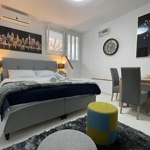 Old Town Bridge Apartment